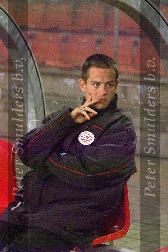 Eindhoven, 27-02-99
Een nog steeds teleurgesteld Gilles de Bilde op de bank tijdens PSV-NAC, eindstand 2-0