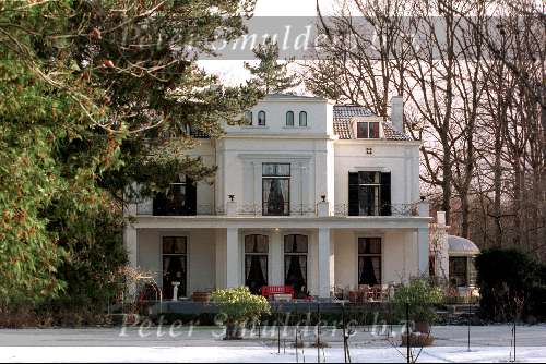 Nieuwe huis van Linda de Mol in Bussum wat ongeveer
2.500.000 Euro heeft gekost.
17 Februari 1999