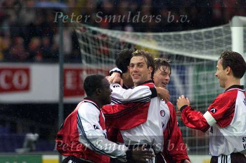 21 Februari 1999
Blijdschap bij de feyenoorders- Paul Bosvelt, Jean Paul v Gastel, Jon Dahl Tomasson Christian Gyan