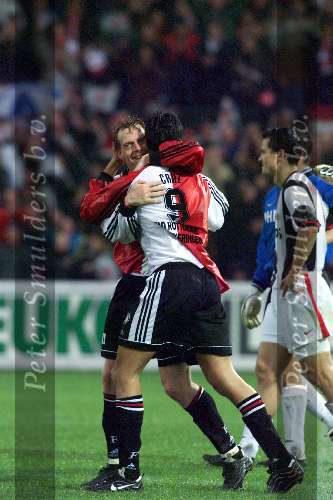 21 Februari 1999
Peter v Vossen omhelst Cruz na de overwinning
Feyenoord-PSV, eindstand 3-1
