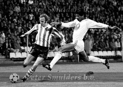 Rene v d Kerkhof in aktie tegen FC Twente
romeo zondervan
2 Oktober 1981