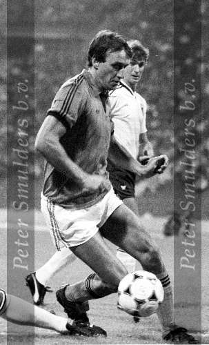 Rob Rensenbrink spelend voor het nederlands elftal


PETER SMULDERS BV