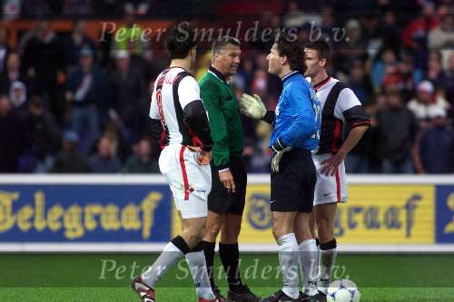 21 Februari 1999
Feyenoord-PSV 3-1
Ronald Waterreus in diskussie met scheidsrechter Luinge nadat hij een rode kaart heeft ontvangen