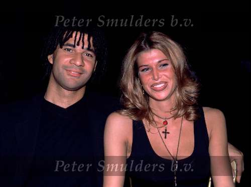 Ruud Gullit met zijn vriendin Estelle Gullit, de moeder van zijn vijfde kind.
1998