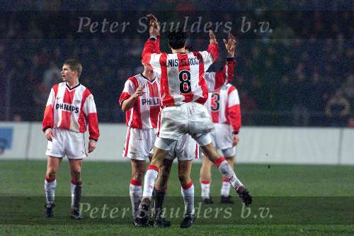 Eindhoven, 18 februari 1999
Ruud v Nistelrooy is blij na zijn tweede doelpunt
PSV-FC Twente, eindstand 3-0