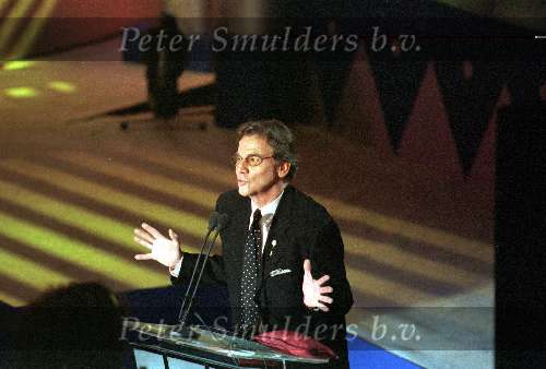 Amsterdam, 15 februari 1999
Willem Nijholt tijdens zijn toespraak als winnaar van de Gouden Harp 1998.