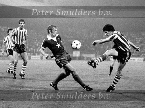 Eenmalig international Willy Janssen in aktie voor PSV tegen MVV 2-2
Achtergrond Ernie Brandts