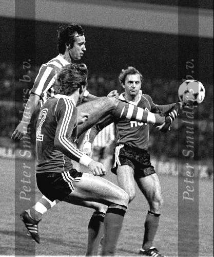 PSV-HSV voor Europacup
Willy v d Kuylen 1980


PETE
