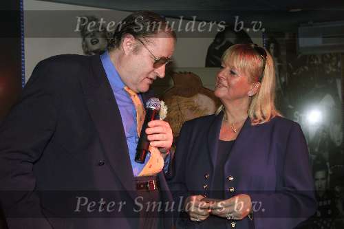 Bussum 3 februari 2000
Afscheidsfeest Roos van discotheek STARS
Andreas v d Schaaf ( als Prins Bernhard) in gesprek  met Roos