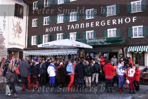 Lech 5 februari 2000
Koningin Beatrix op skivakantie.
Apres ski Tannbergerhof