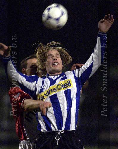 Eindhoven, 31 januari 2000
EVV Eindhoven-SC Emmen, eindstand 0-1
Bert Zuurman in duel met Alfons Arts