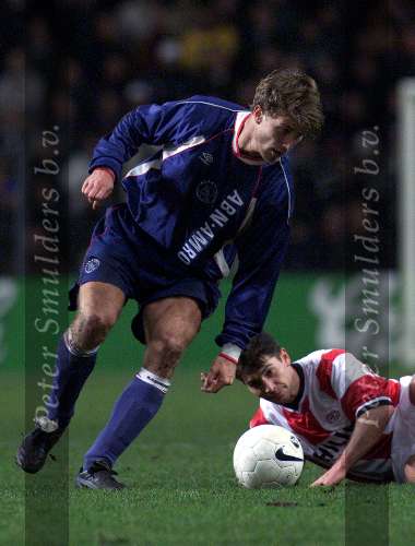 Eindhoven10 februari 2000
PSV-AJAX, eindstand 4-0
Brian Laudrup in duel met JAN HEINTZE