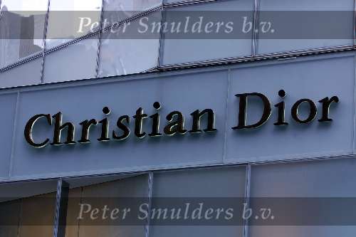 New York 20 februari 2000
CHRISTIAN DIOR wnkel