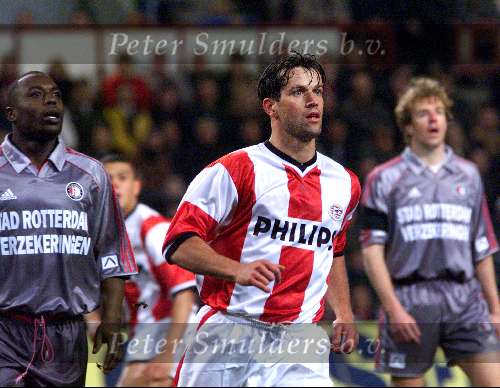 Eindhoven, 3 februari 2000
PSV-Feyenoord, eindstand 0-1
Ernest Faber met links van hem Ulrich v Gobbel en achter hem Bert Konterman


PETER SMULDERS BV