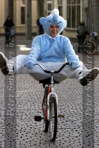 Breda, 17 februari 2000
Frans Bauer als smurf op de fiets