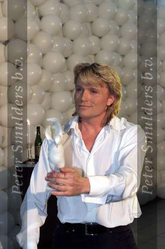 Schiphol 9 februari 2000
Vermiste kinderen
Hans Klok