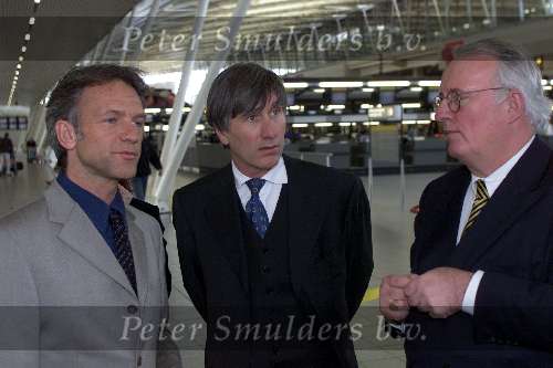 Schiphol 9 februari 2000
Vermiste kinderen
Jaap Jongbloed met de direkteur Schiphol