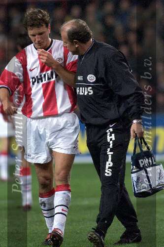Eindhoven, 3 februari 2000
PSV-Feyenoord, eindstand 0-1
ARNOLD BRUGGINK EN MART V D HEUVEL