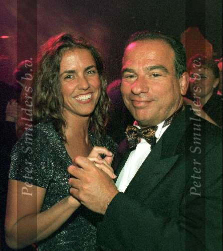 Maurice de Hond met zijn vrouw