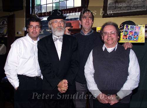 Breda, 17 februari 2000
Nieuwe CD uitreiking Vader Abraham en 30 jaar in het vak
Pierre Kartner hier met Wil Hoebee....... en John v d Ven
