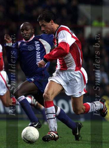 Eindhoven10 februari 2000
PSV-AJAX, eindstand 4-0
Ruud v Nistelrooy in duel met Ferdi Vierklau
