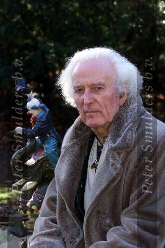Oud Valkeveen 11 februari 2000
Toni Boltini bij zijn toekomstig graf.