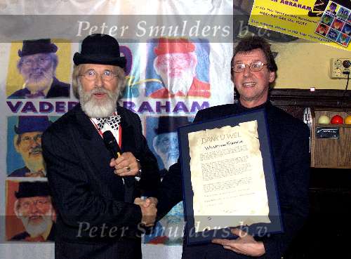 Breda, 17 februari 2000
Nieuwe CD uitreiking Vader Abraham en 30 jaar in het vak
Pierre Kartner hier met zijn plugger Willem v Kerkwijk