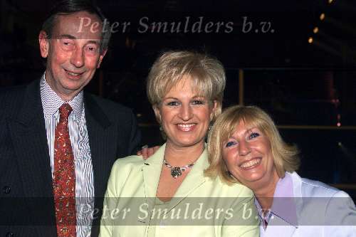 Amsterdam, 27 februari 2001
Uitreiking Edisons en Gouden Harpen
Willeke Alberti samen met Anita Meijer en oudPhonogram-direkteur Jan Corduwener