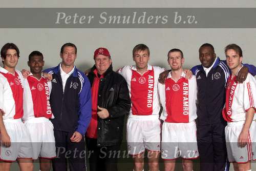 Amsterdam, 1 februari 2001
Sessie bij AJAX voor Adidas met o.a. Hans Versnel ( Tommy Cooper), Chivu, Richard Knopper en andy v d Meijde
Aron winter, Fred Grim, Richard Witschge en Stanley Menzo