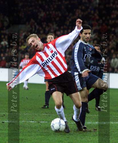 Eindhoven, 10 februari 2001
Kompetitie seizoen 2000/2001
PSV-AZ , eindstand 3-0 door 2 doelpunten Kezman en een penalty van Arnold Bruggink
Dennis Rommedahl wordt onderuit gehaald en krijgt hiervoor een penalty. El Hadroui krijgt rood
