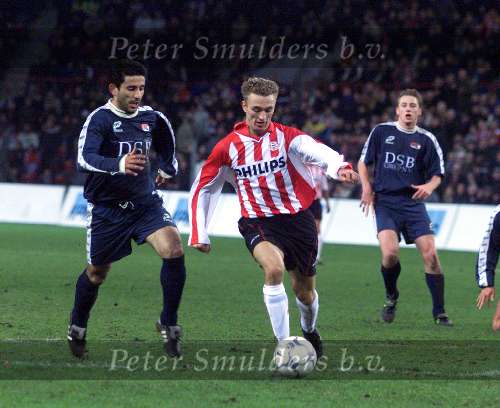 Eindhoven, 10 februari 2001
Kompetitie seizoen 2000/2001
PSV-AZ , eindstand 3-0 door 2 doelpunten Kezman en een penalty van Arnold Bruggink
Dennis Rommedahl wordt onderuit gehaald door EL HADRIOUI en krijgt rood.
