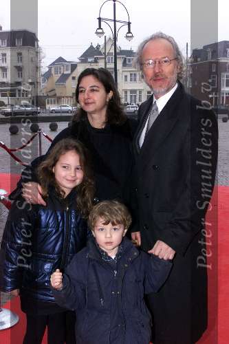 Scheveningen, 21 februari 2001
Surpriseparty Joop v d Ende in het circustheater
Eddy Habbema met gezin
