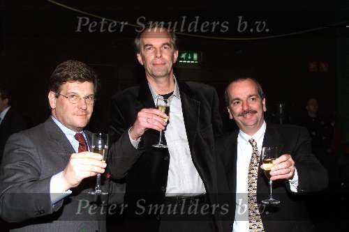 Amsterdam, 23 februari 2001
Presentatie nieuwe zender ME ( Veronica)

v.l.n.r.: .................Kees Gerritsen (programadirecteur ME) en Dick v d Graag (Direkteur HMG)