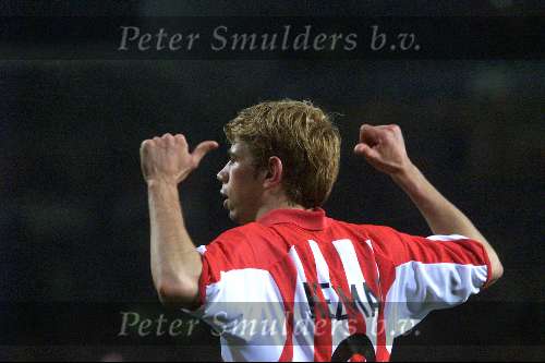 Eindhoven, 10 februari 2001
Kompetitie seizoen 2000/2001
PSV-AZ , eindstand 3-0 door 2 doelpunten Kezman en een penalty van Arnold Bruggink
KEZMAN met zijn gebaar na alweer een doelpunt