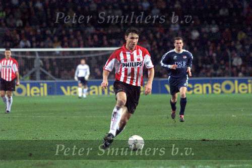 Eindhoven, 10 februari 2001
Kompetitie seizoen 2000/2001
PSV-AZ , eindstand 3-0 door 2 doelpunten Kezman en een penalty van Arnold Bruggink
Mark v Bommel

PETER SMULDERS BV