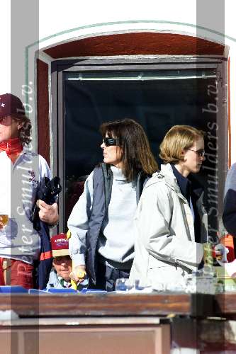 Zurs 17 februari 2001
Prinses Caroline  op een terrasje