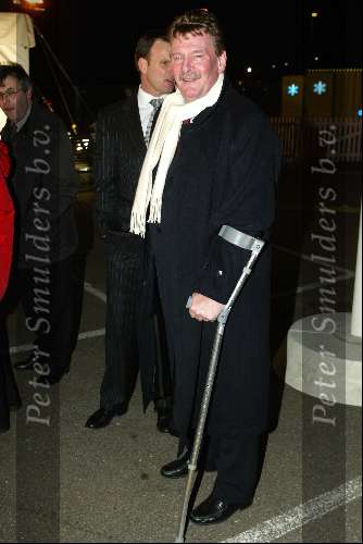 Amsterdam 14 februari 2002
Premiere Circus du Soleil bij Amsterdam Arena
Arie v Eijden met kruk