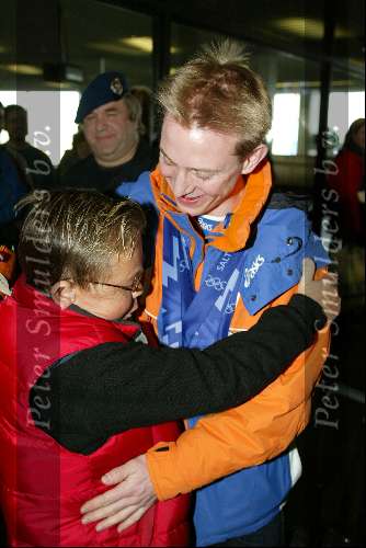 Schiphol 26 februari 2002
Terugkomst sporters van de Olympische winterspelen in Salt Lake city.
Jochem Uytdehaage met Bart de Graaf
