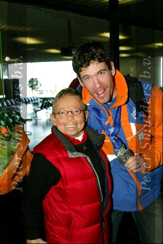 Schiphol 26 februari 2002
Terugkomst sporters van de Olympische winterspelen in Salt Lake city.
Gianni Romme met Bart de Graaf