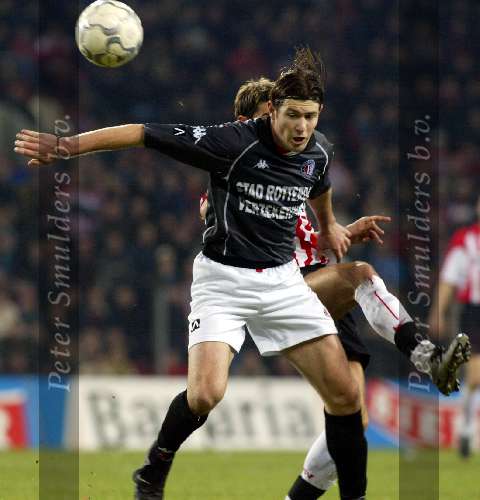 Eindhoven, 30 januari 2002 PSV-Feyenoord , eindstand 1-1
PSV wint na strafschoppen met 6-5
1/4 finale Amstel-Cup
Brett Emerton in duel met Kezman