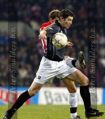 Eindhoven, 30 januari 2002 PSV-Feyenoord , eindstand 1-1
PSV wint na strafschoppen met 6-5
1/4 finale Amstel-Cup
Brett Emerton in duel met Kezman