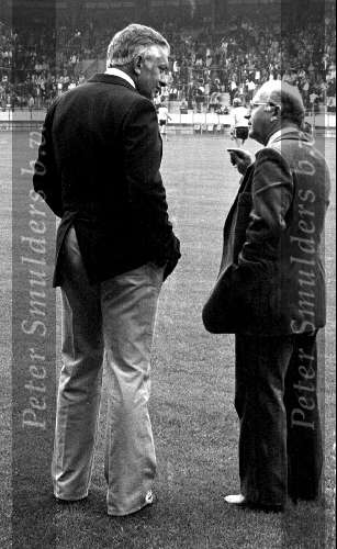 Eindhoven 4 Augustus 1979
PSV Leeds United, eindstand 1-1
Op de foto Dr. Carel v d Brekl met Kees Rijvers