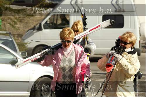 Zurs 17 februari 2002
Natasja Froger met hun zoontje en Anita Meijer en Caroline Tensen tijdens wintersport  sneeuw