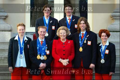 Den Haag 27 februari 2002
Huldiging Olympische sporters bij de koningin.
Jochem Uytdehaage, Gianni Romme, Gerard v Velde, Annemarie Thomas, Gretha Smit, Renate Groenewold, Jan Bos , Koningin Beatrix