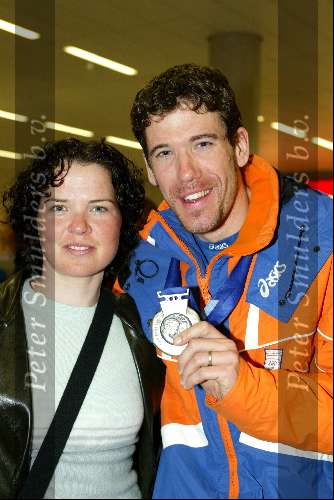 Schiphol 26 februari 2002
Terugkomst sporters van de Olympische winterspelen in Salt Lake city.
Gianni Romme met vrouw