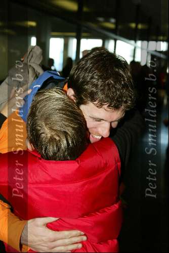 Schiphol 26 februari 2002
Terugkomst sporters van de Olympische winterspelen in Salt Lake city.
Gianni Romme met Bart de Graaf