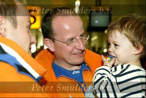 Schiphol 26 februari 2002
Terugkomst sporters van de Olympische winterspelen in Salt Lake city.
Leo Visser met zoontje