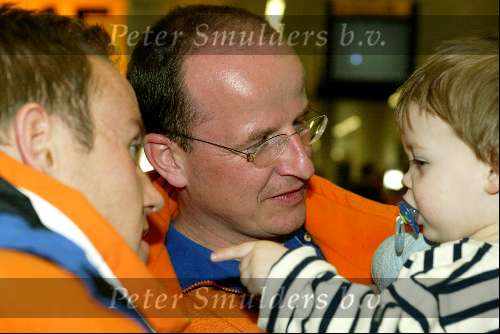 Schiphol 26 februari 2002
Terugkomst sporters van de Olympische winterspelen in Salt Lake city.
Leo Visser met zoontje