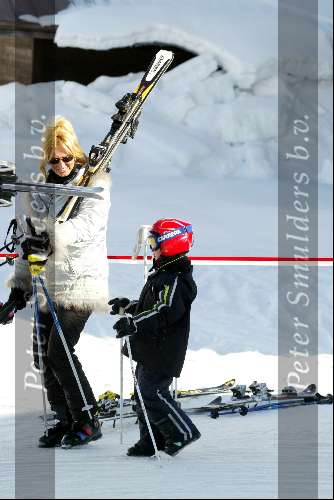 Zurs 17 februari 2002
Natasja Froger met hun zoontje 
Wintersport Sneeuw