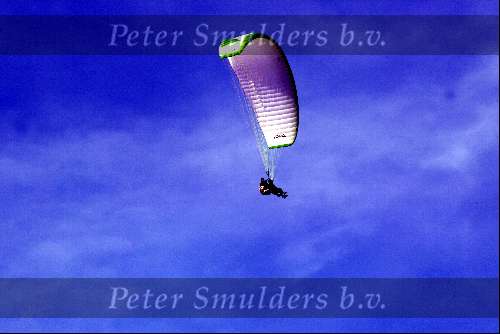 Lech 4 februari 2002
Parachutist  Parasailing
Bergen wintersport Sneeuw